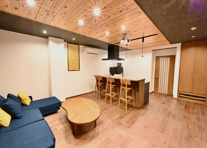 Manabi-Stay Takayama Sakura 提携駐車場利用可 古い町並みまで徒歩1分 最大9名宿泊可能な一等地で人工温泉を楽しむ