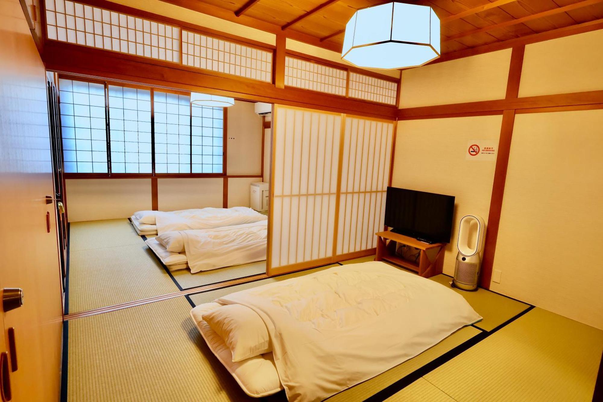Manabi-stay Takayama Sakura 提携駐車場利用可 古い町並みまで徒歩1分 最大9名宿泊可能な一等地で人工温泉を楽しむ Ferienhaus *